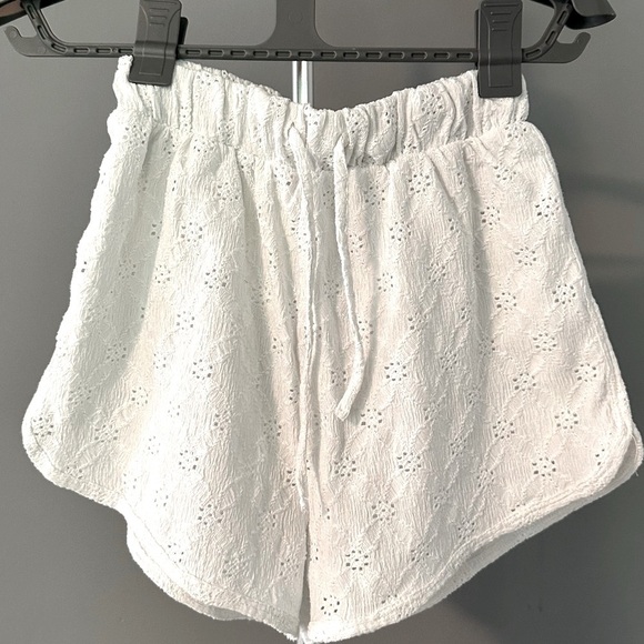 Zara Eyelet Shorts - Picture 1 of 3